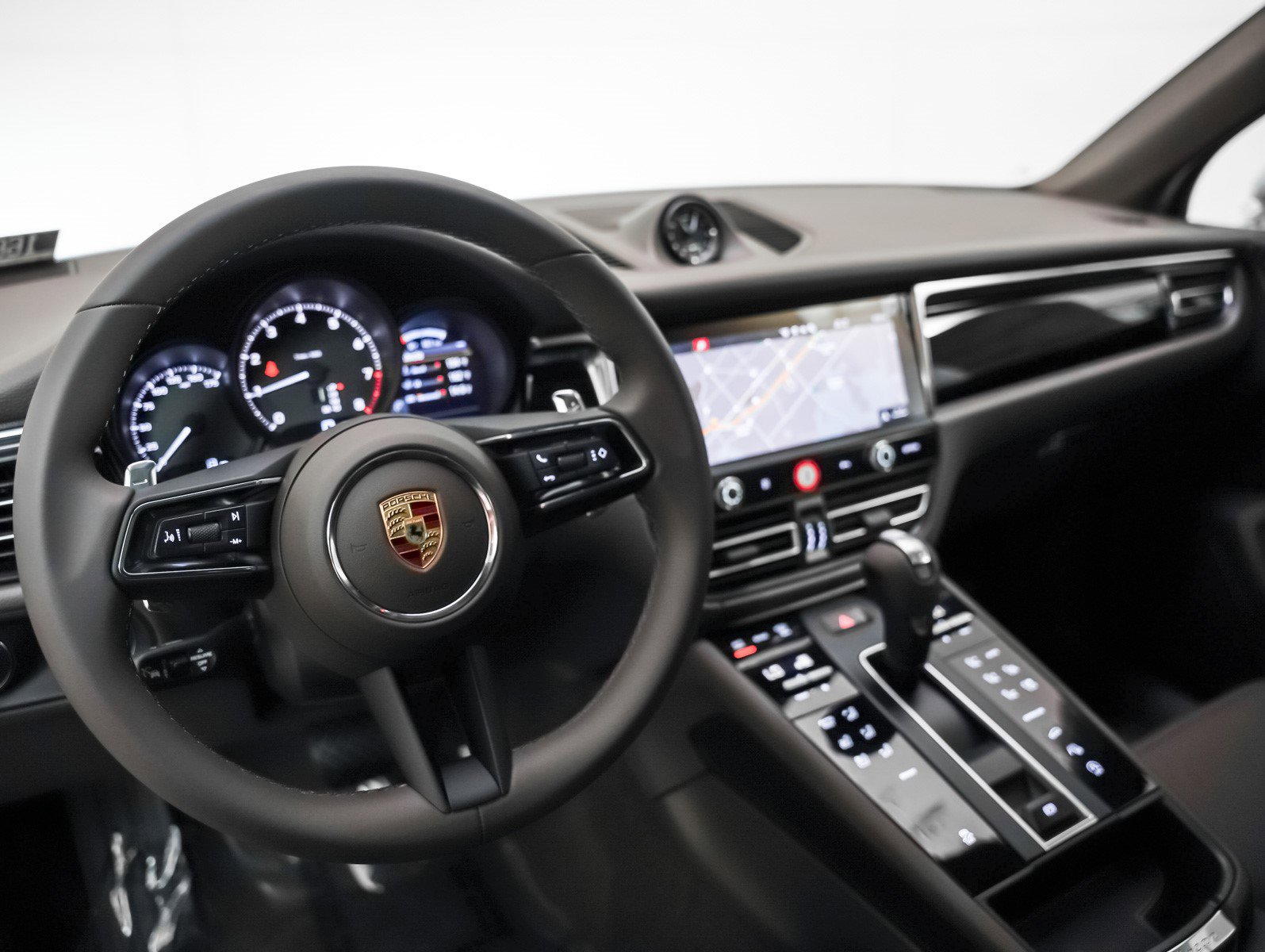 New 2026 Porsche Macan image 4
