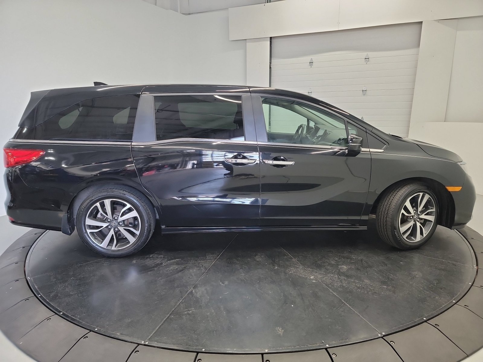 Certified 2024 Honda Odyssey Touring image 11