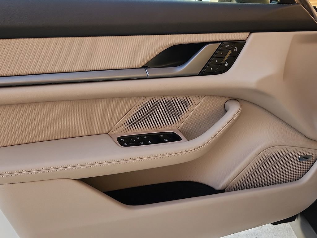 Used 2025 Porsche Taycan image 11