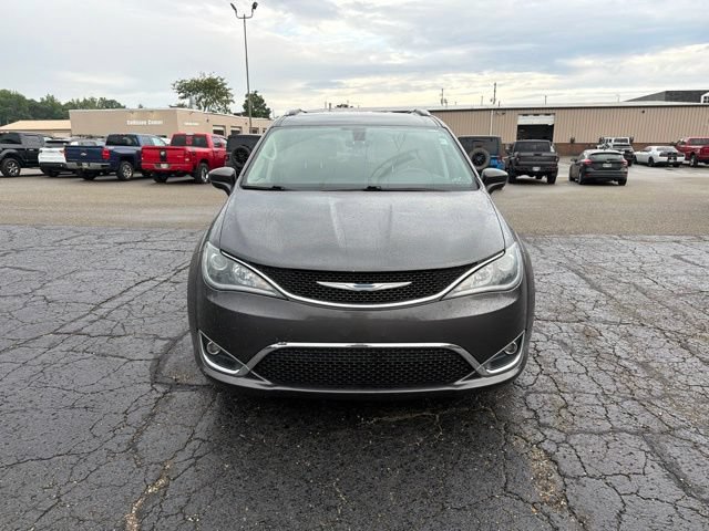 Used 2018 Chrysler Pacifica Touring-L w/ Tire & Wheel Group FWD image 3