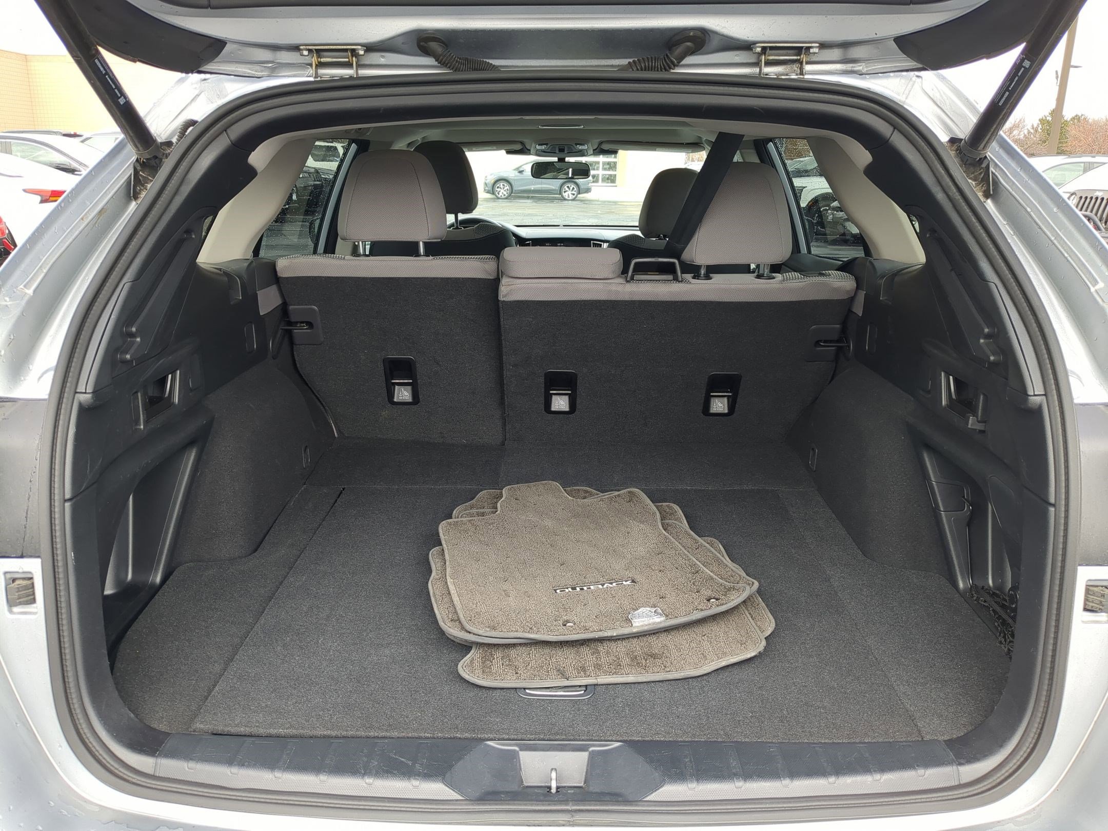 Used 2025 Subaru Outback Premium image 30