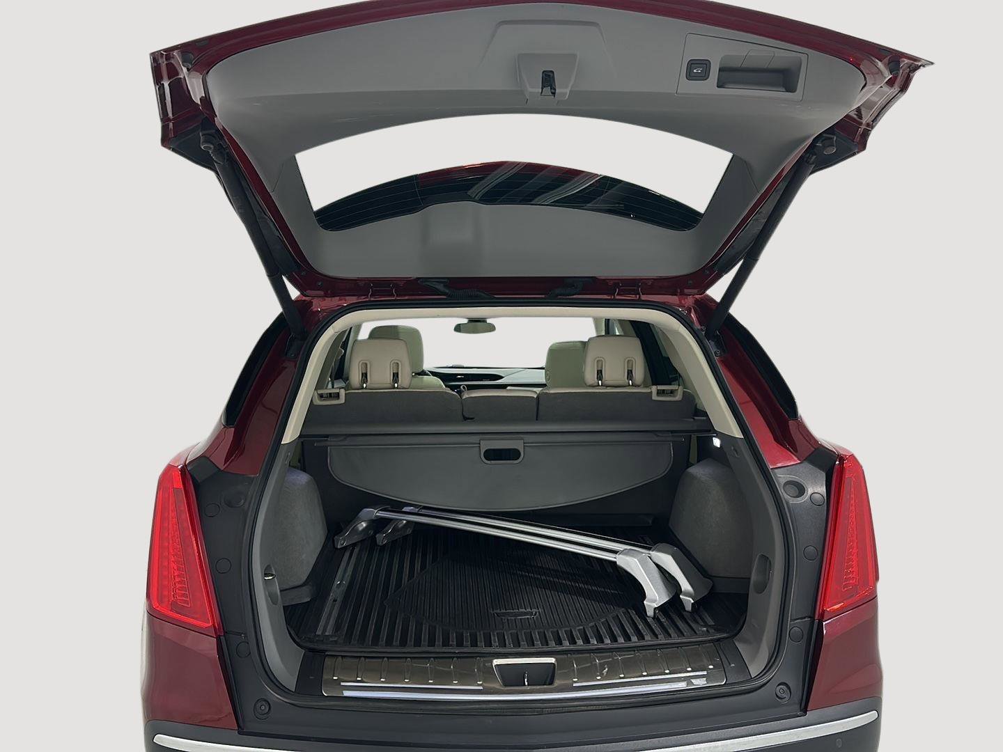 Used 2018 Cadillac XT5 Premium Luxury w/ Driver Assist Package image 25