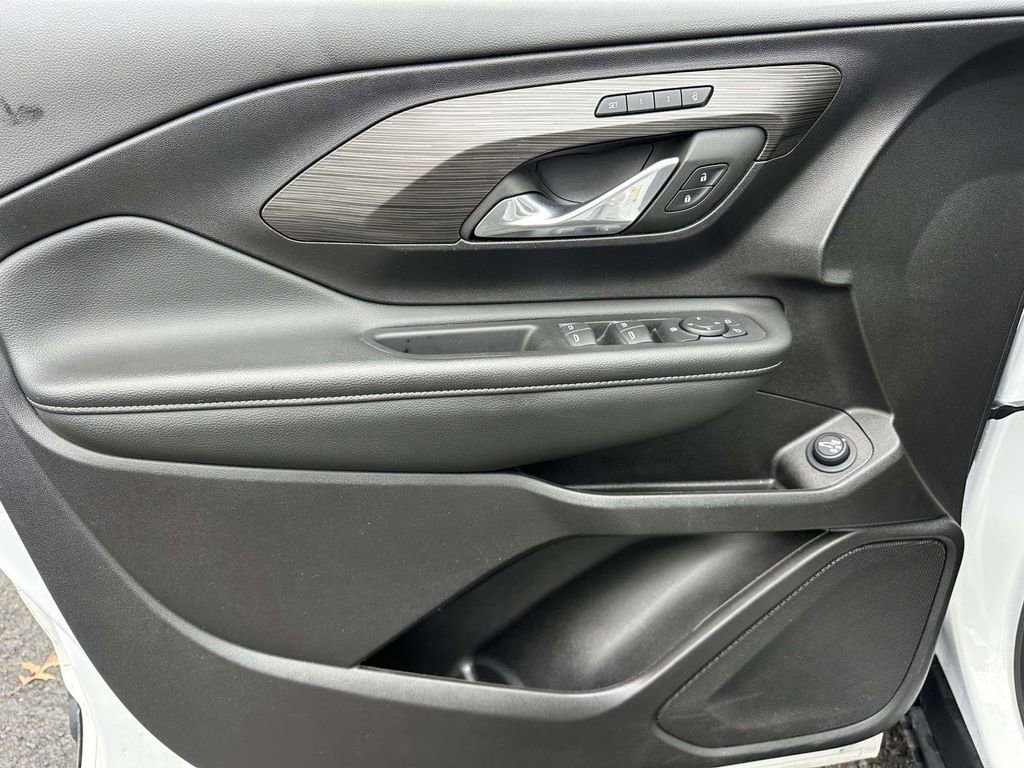 Used 2024 GMC Terrain SLT image 20