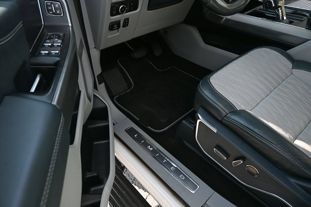 Used 2023 Ford F150 Limited image 7