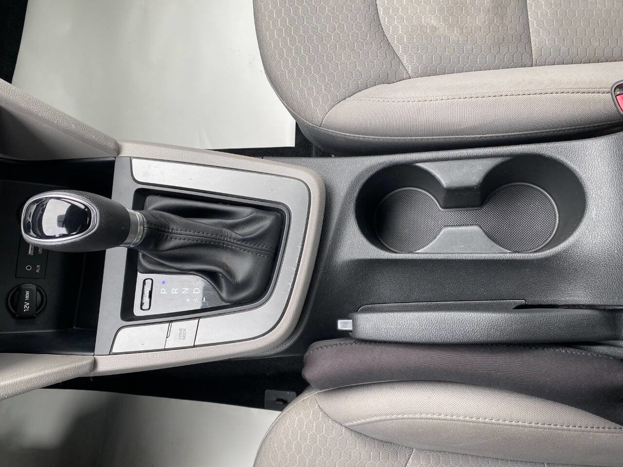 Used 2019 Hyundai Elantra SE image 17