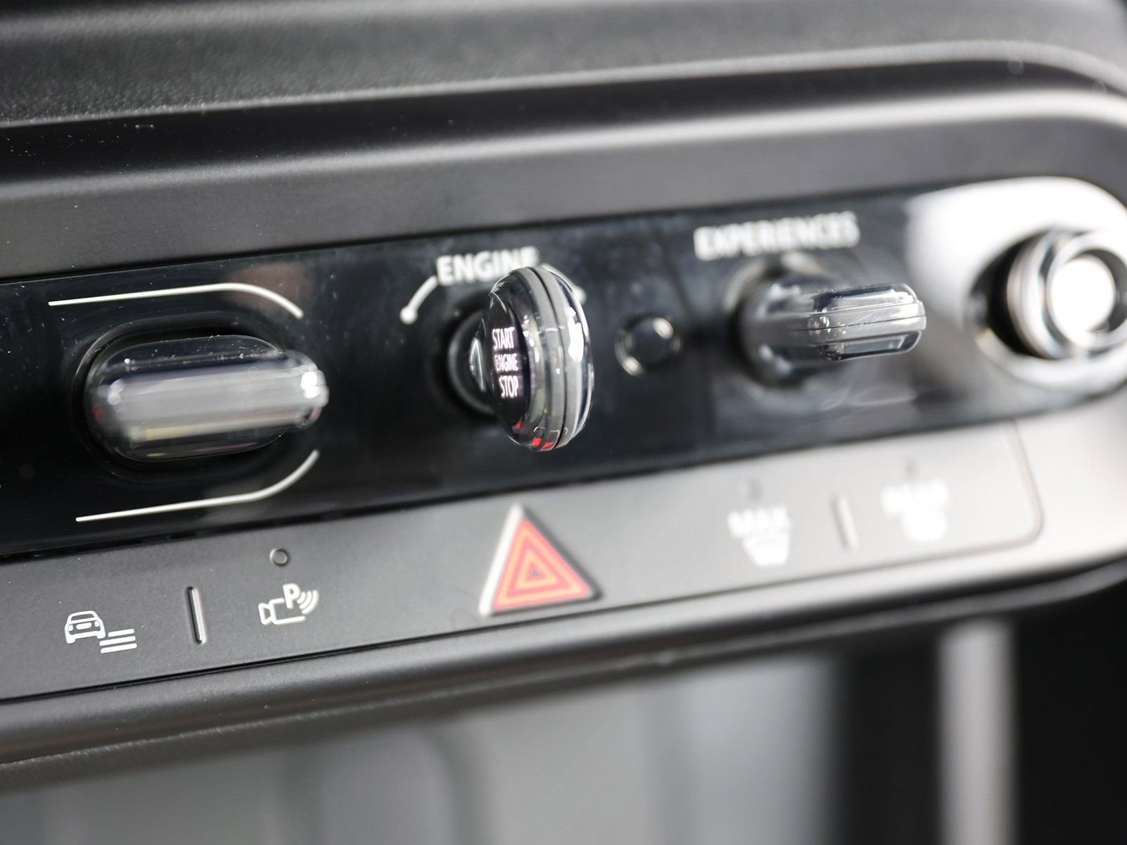 Used 2025 MINI Cooper 2-Door Hardtop image 24