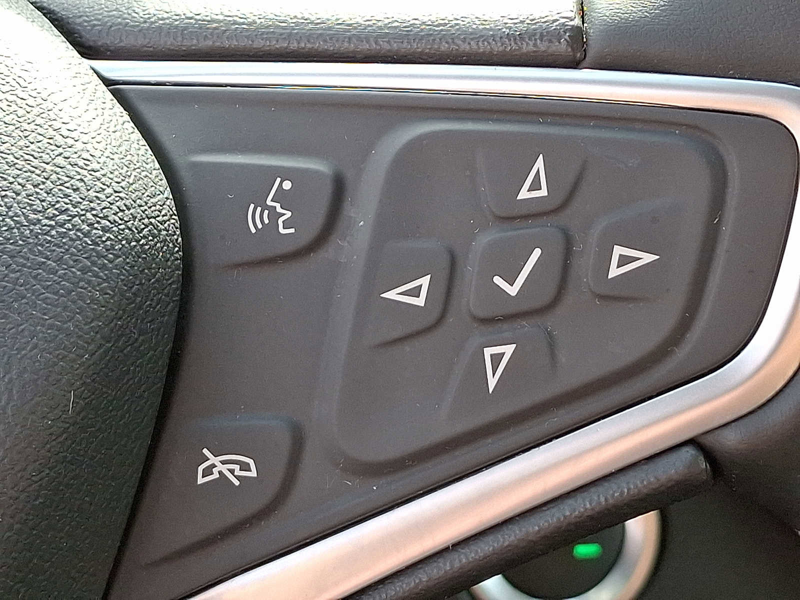 Used 2023 Chevrolet Equinox LT image 23