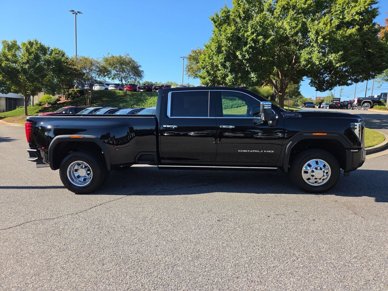 New 2026 GMC Sierra 3500 Denali Ultimate AWD/4WD image 9