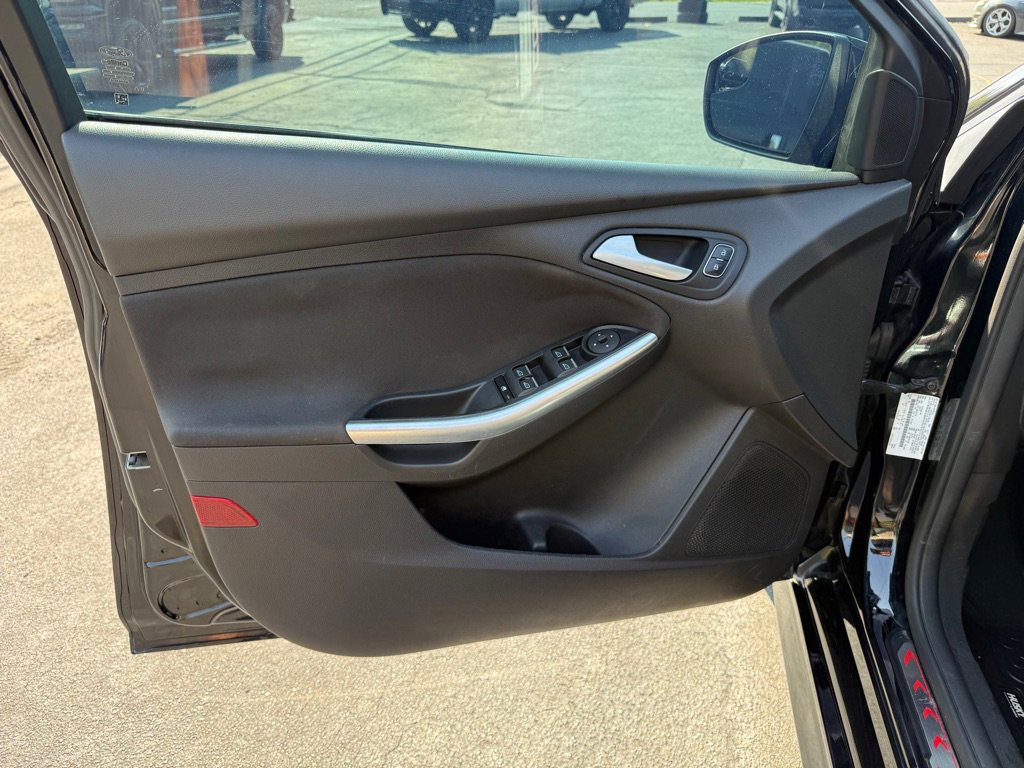 Used 2017 Ford Focus ST w/ Equipment Group 401A FWD image 44