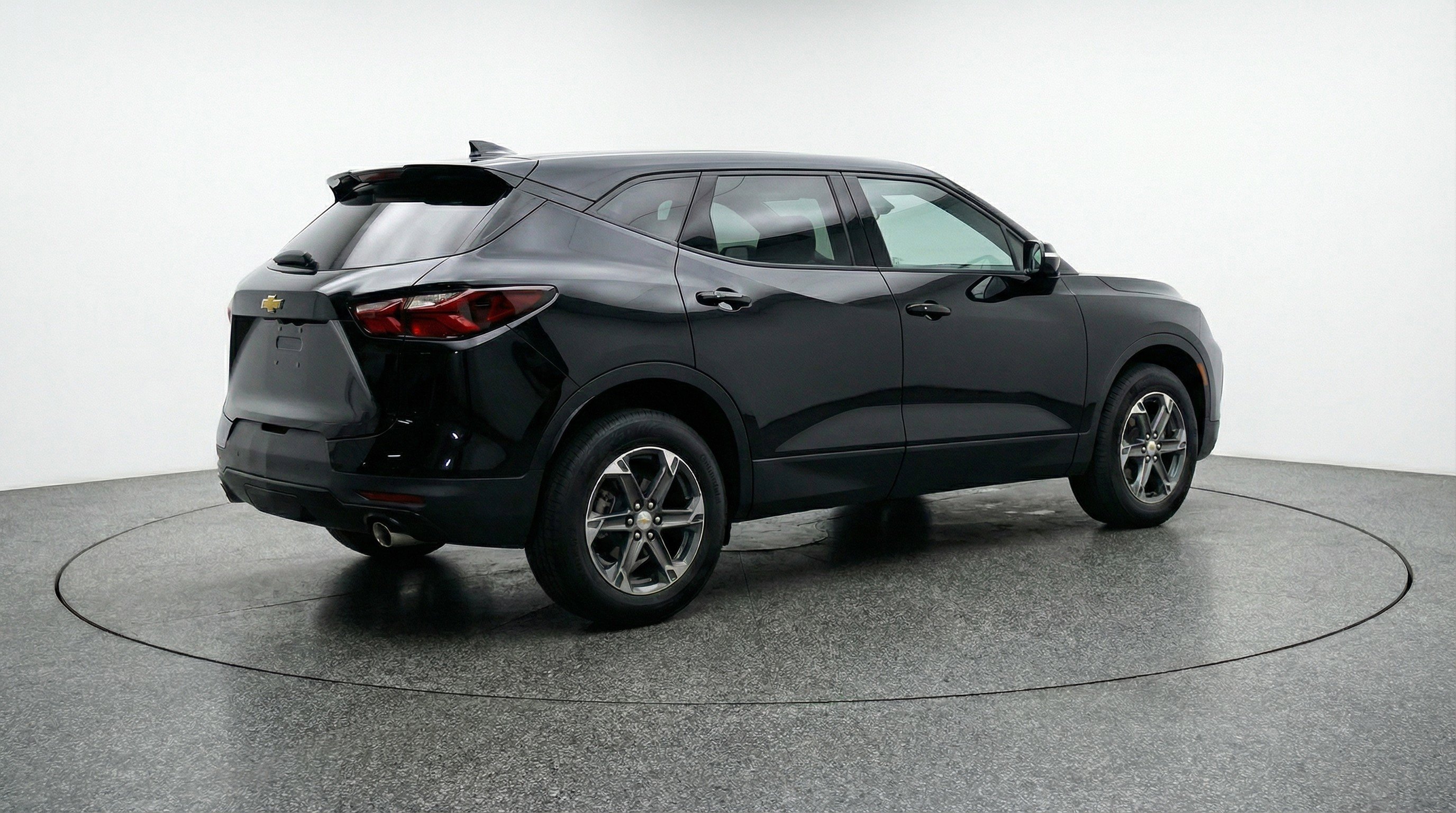 Used 2025 Chevrolet Blazer LT FWD image 9