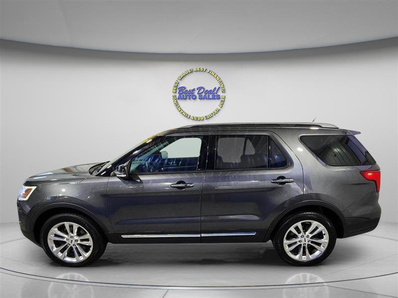 Used 2018 Ford Explorer XLT w/ Equipment Group 202A AWD/4WD image 3