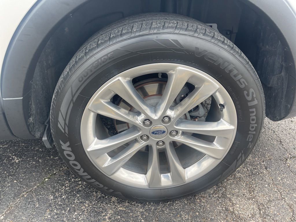 Used 2019 Ford Explorer XLT w/ Equipment Group 202A image 12