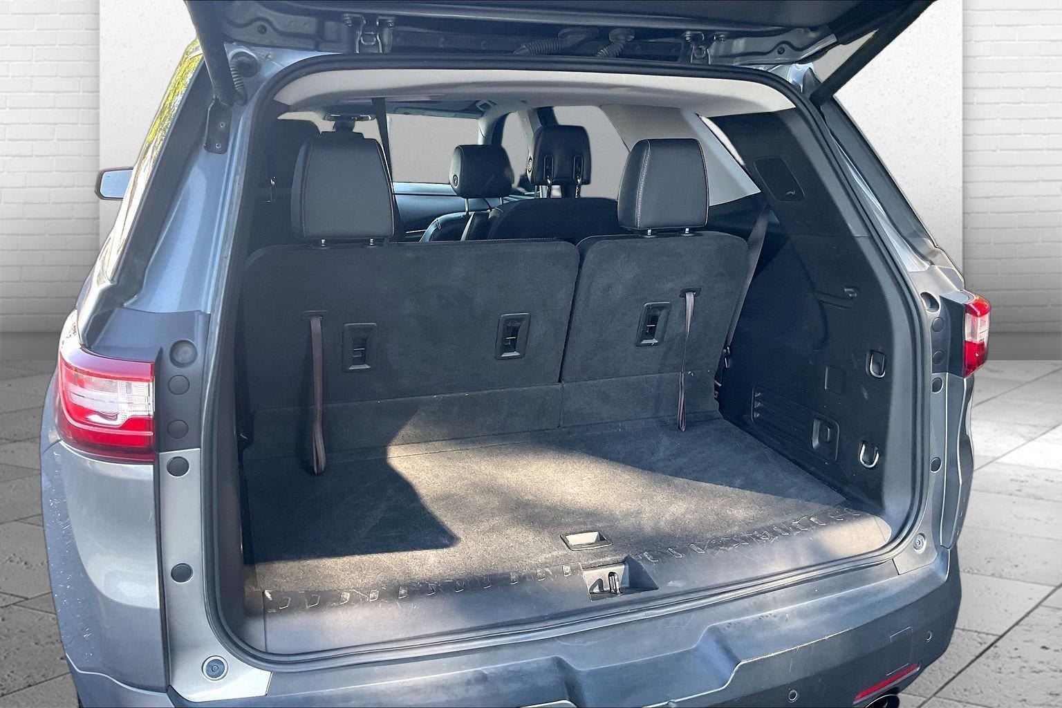 Used 2018 Chevrolet Traverse LT w/ LPO, 'HIT The Road' Package FWD image 4