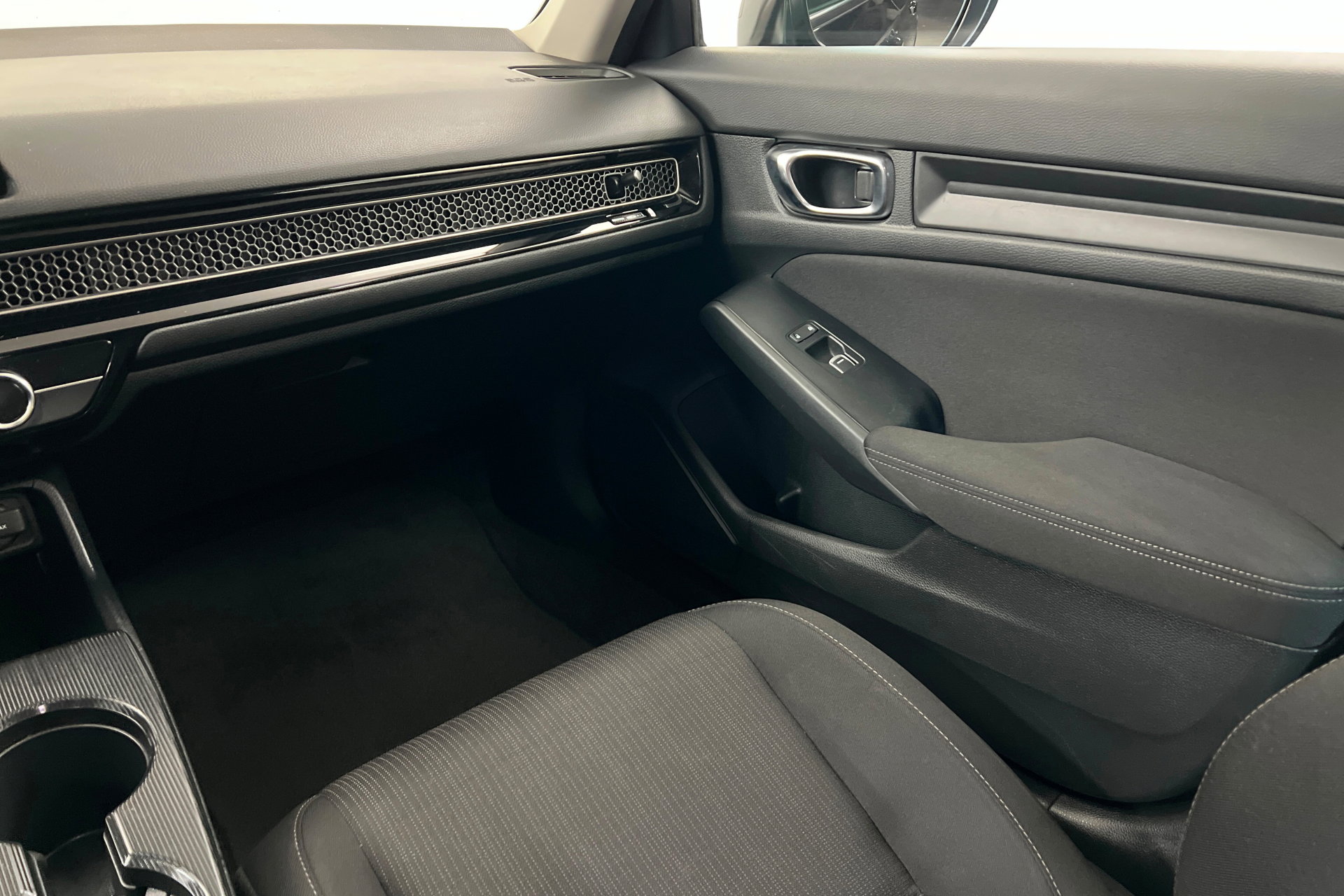 Used 2025 Honda Civic LX image 11