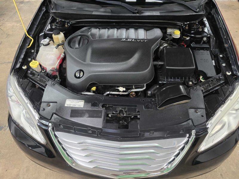 Used 2011 Chrysler 200 Limited FWD image 12