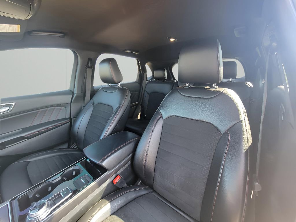 Used 2020 Ford Edge ST-Line w/ Cold Weather Package AWD/4WD image 12