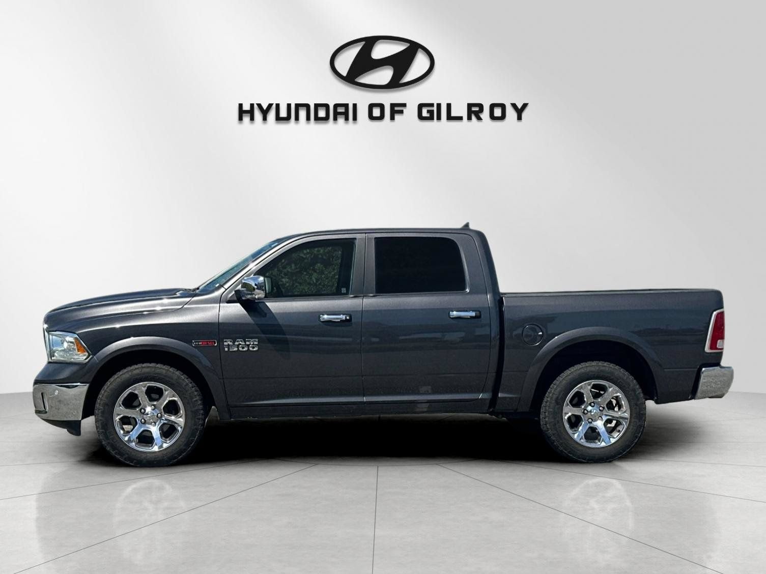 Used 2017 RAM 1500 Laramie w/ Convenience Group AWD/4WD image 2