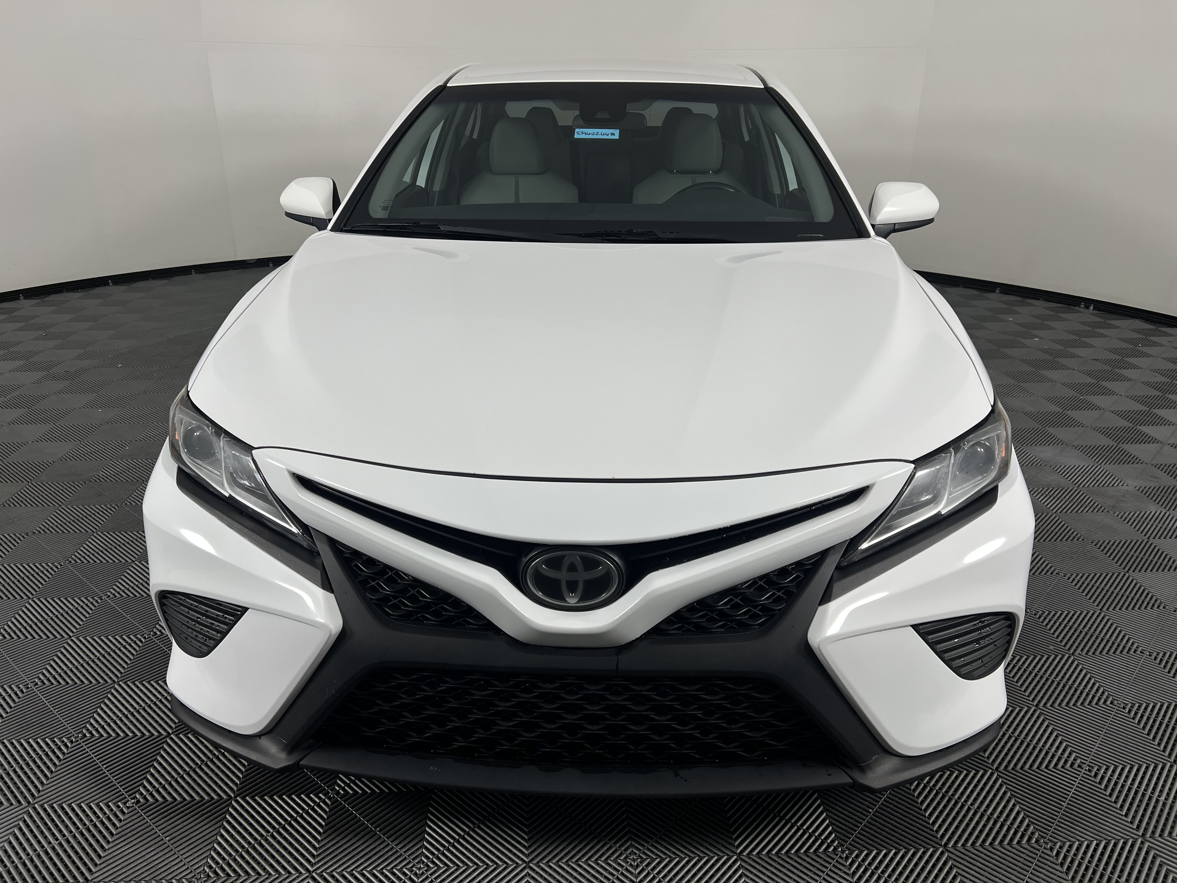 Used 2019 Toyota Camry SE FWD image 5