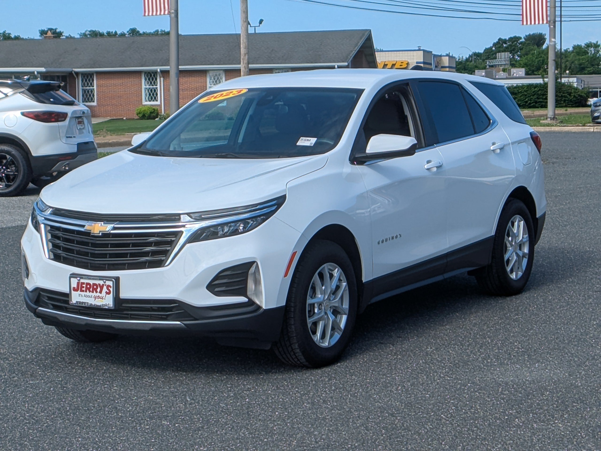 Used 2023 Chevrolet Equinox LT AWD/4WD image 4