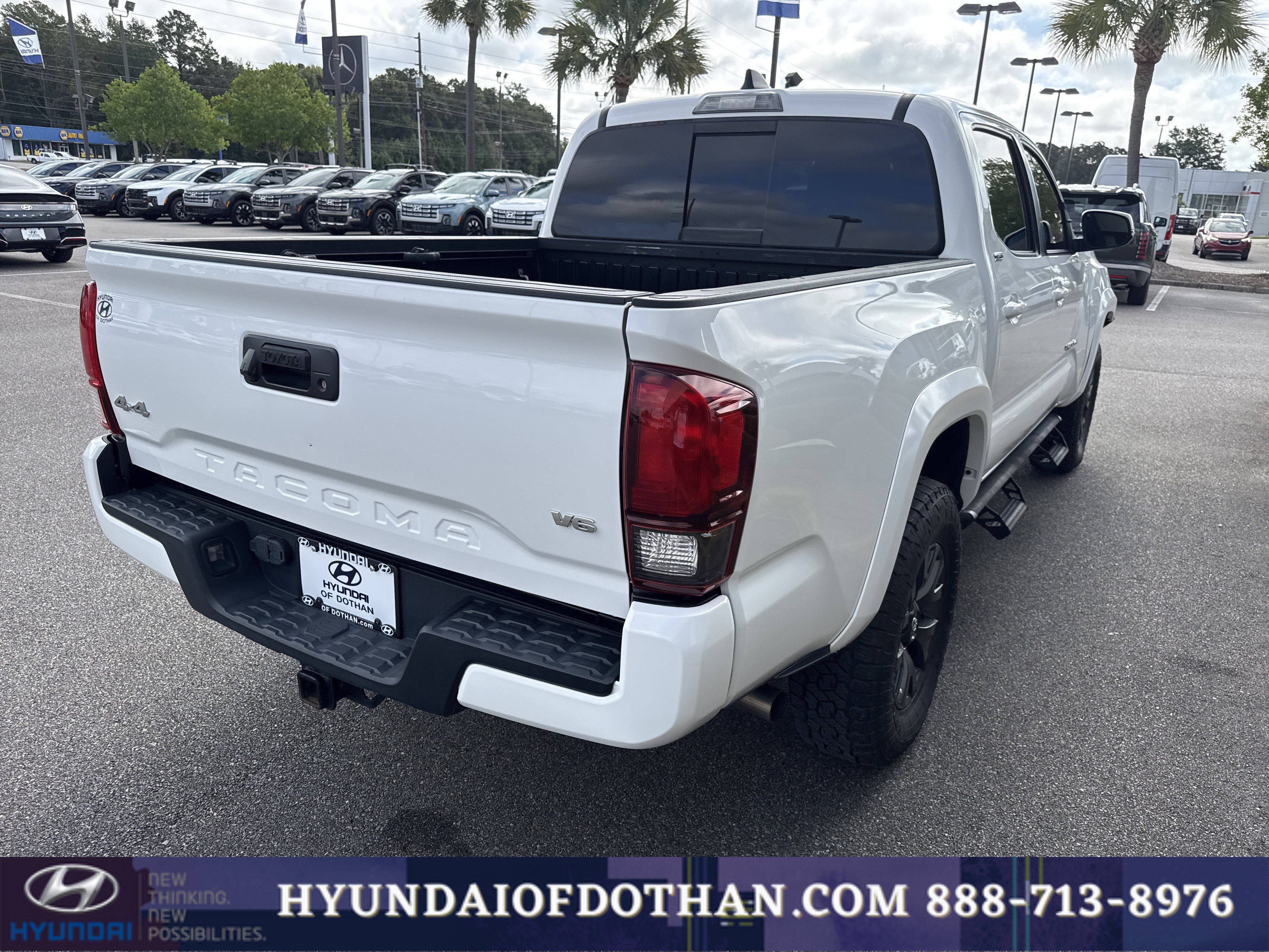 Used 2023 Toyota Tacoma SR5 w/ Technology Package AWD/4WD image 4
