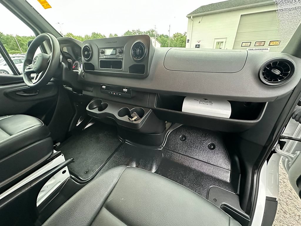 Used 2022 Mercedes-Benz Sprinter 1500 image 22