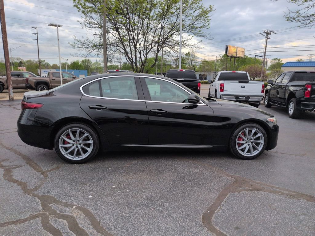 Used 2019 Alfa Romeo Giulia AWD image 6