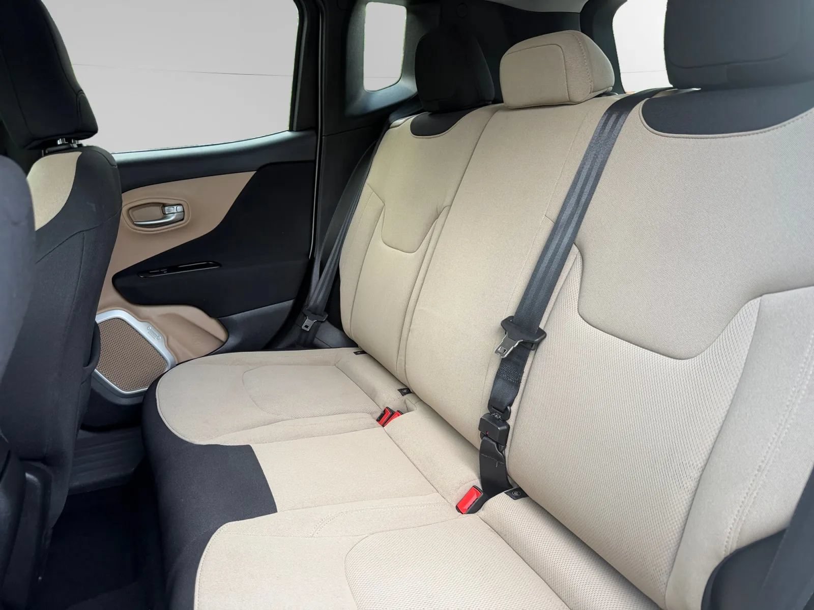 Used 2015 Jeep Renegade Latitude AWD/4WD image 15