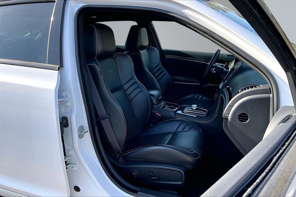 Used 2023 Chrysler 300 C RWD image 16