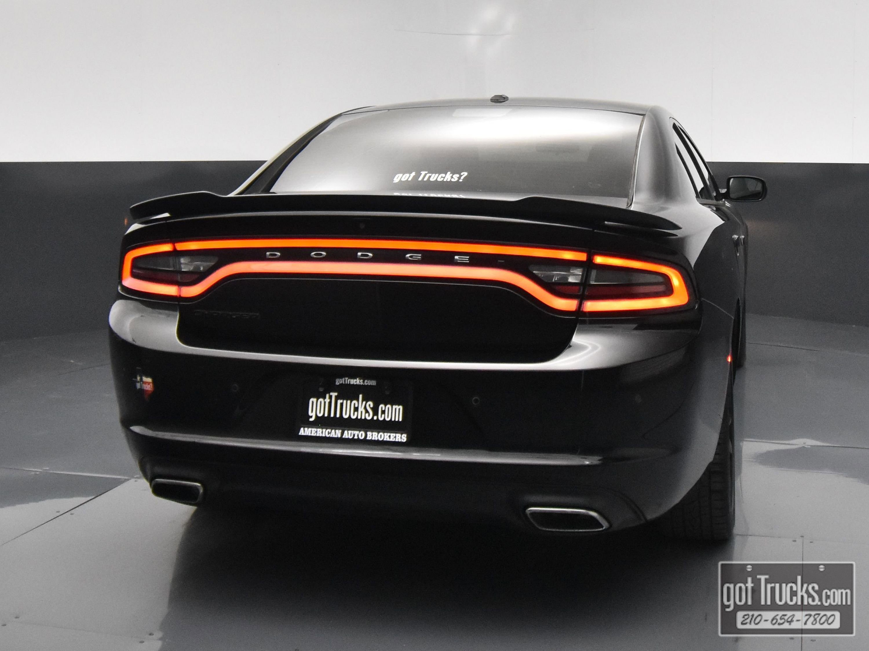 Used 2018 Dodge Charger SXT w/ Blacktop Package RWD image 6
