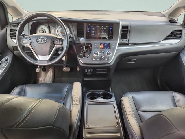 Used 2017 Toyota Sienna SE FWD image 9