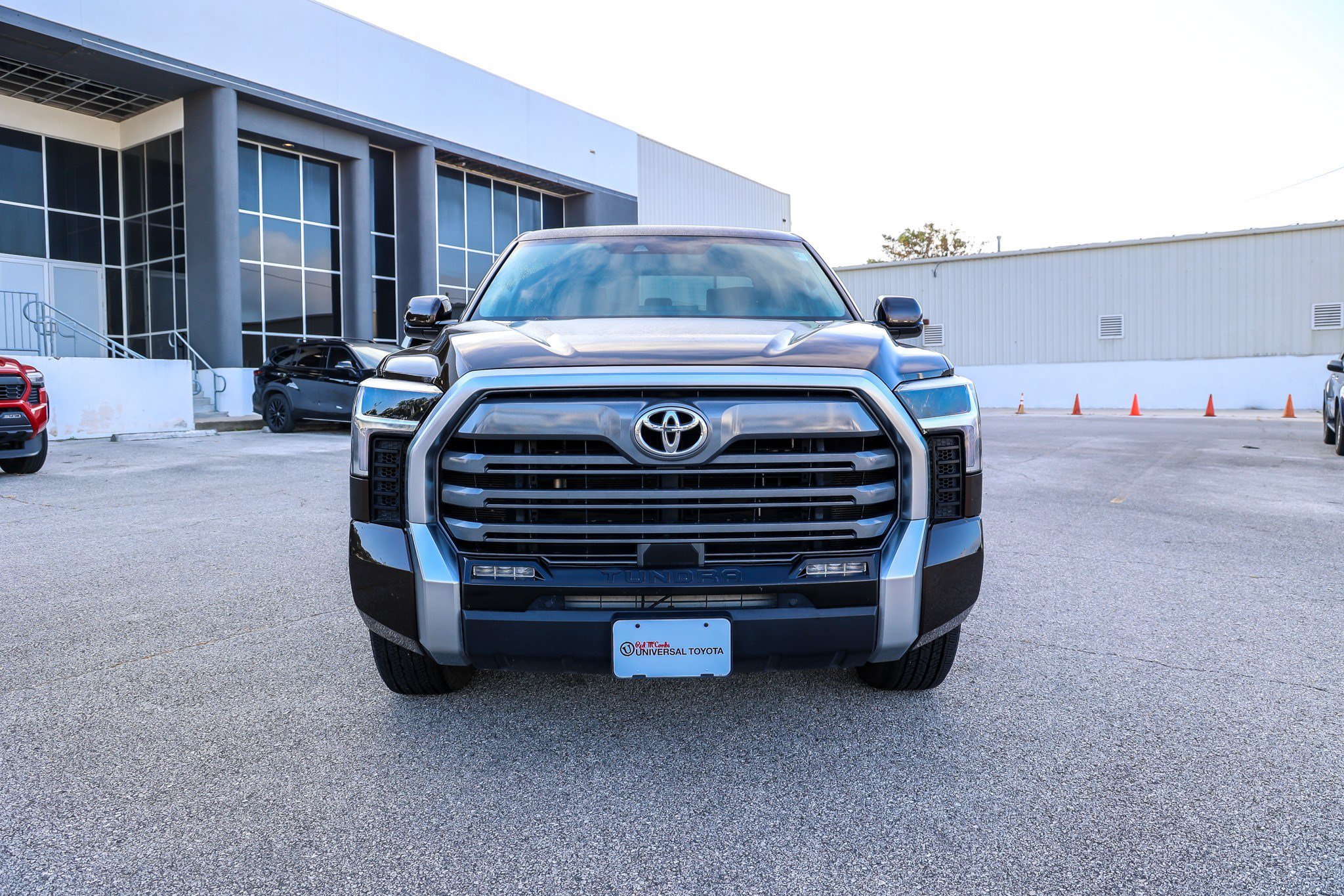 Used 2024 Toyota Tundra Limited w/ Power Package AWD/4WD image 3