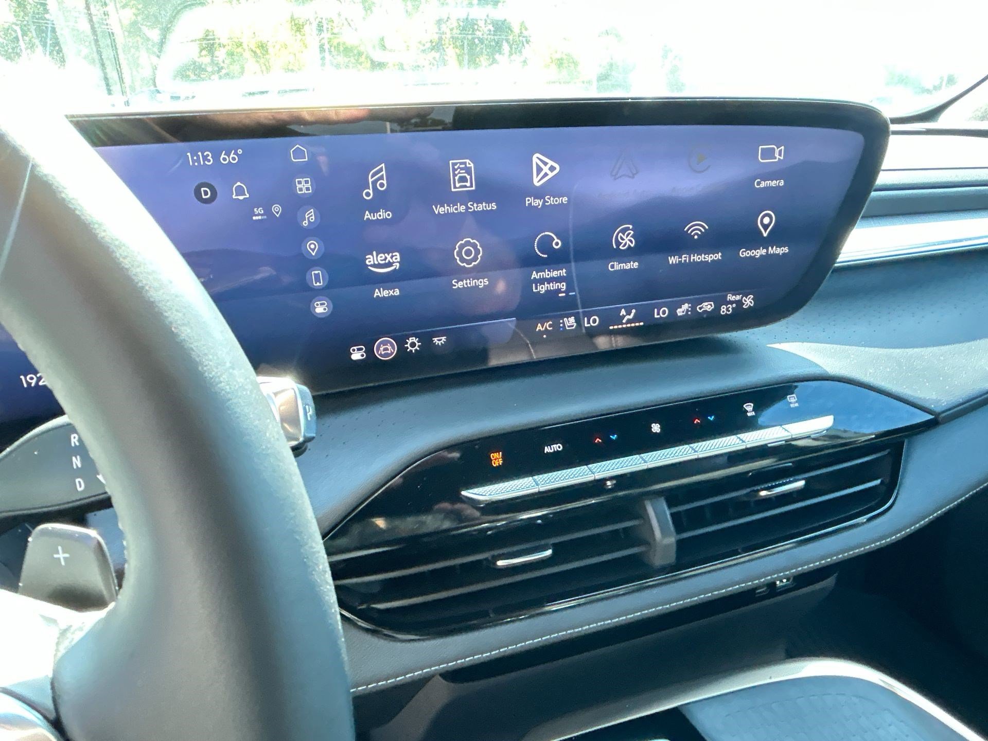 Used 2025 Buick Enclave Avenir image 25