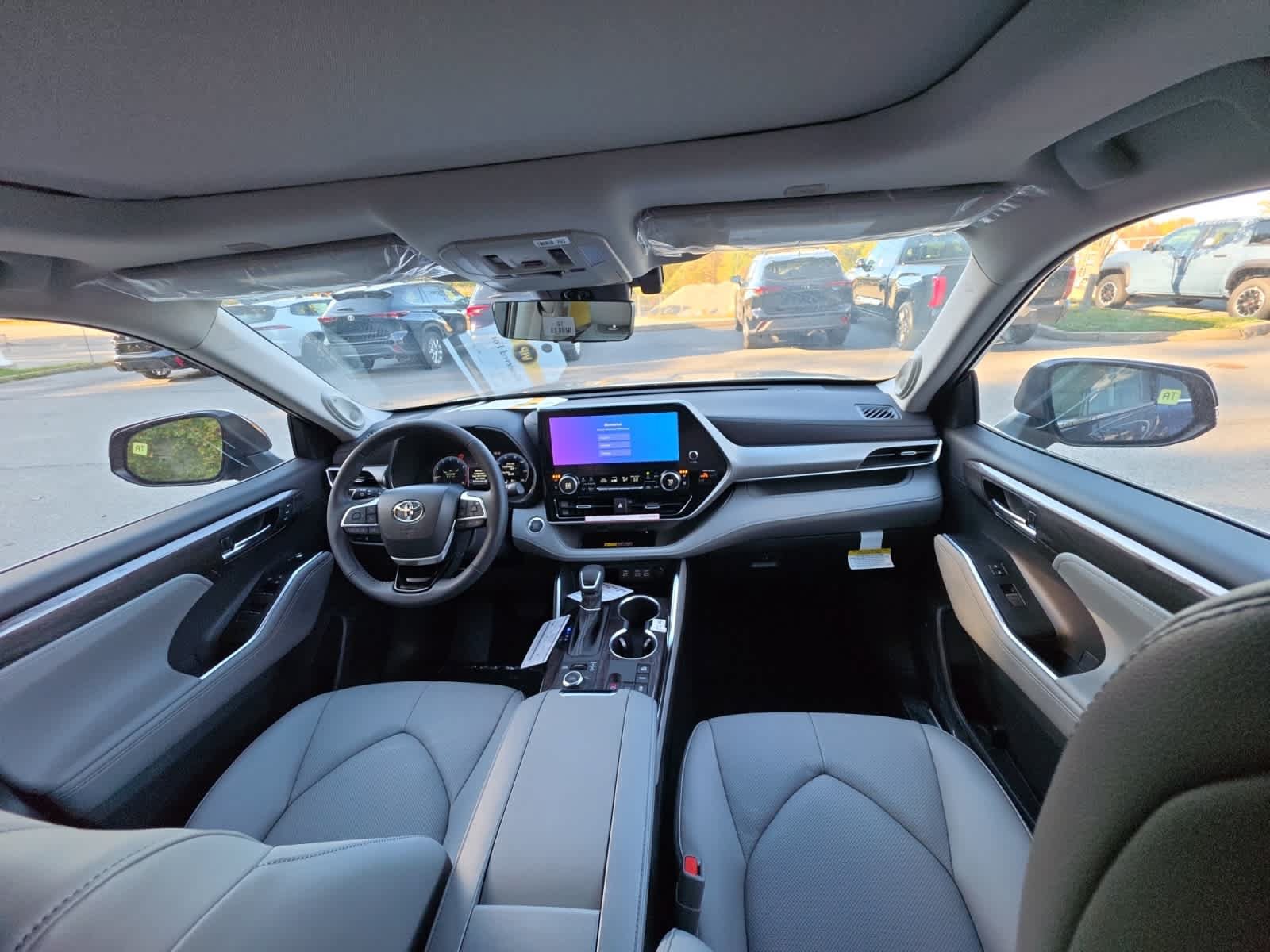 New 2026 Toyota Highlander Platinum AWD/4WD image 24