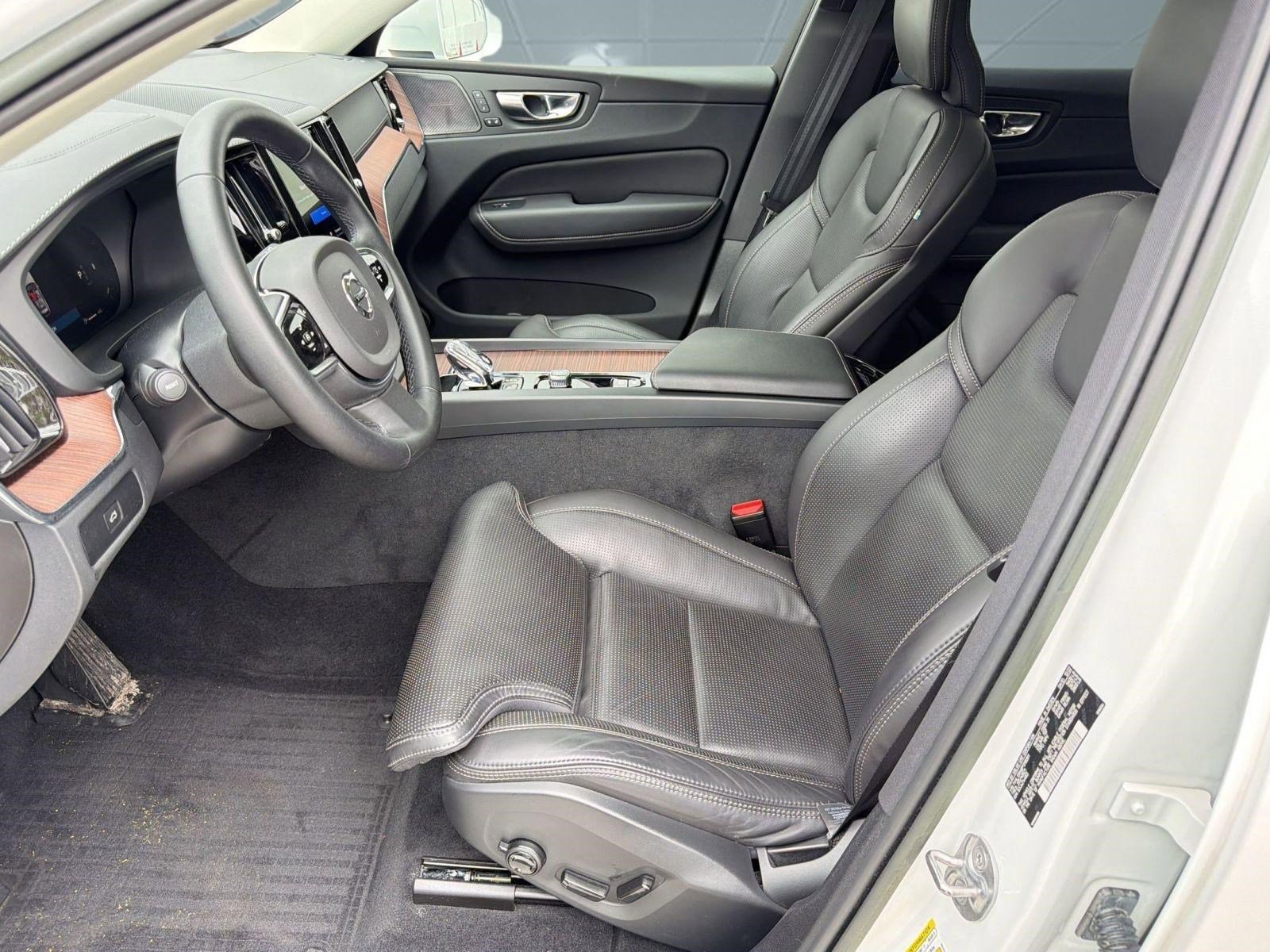 Certified 2023 Volvo XC60 B5 Ultimate w/ Climate Package image 5