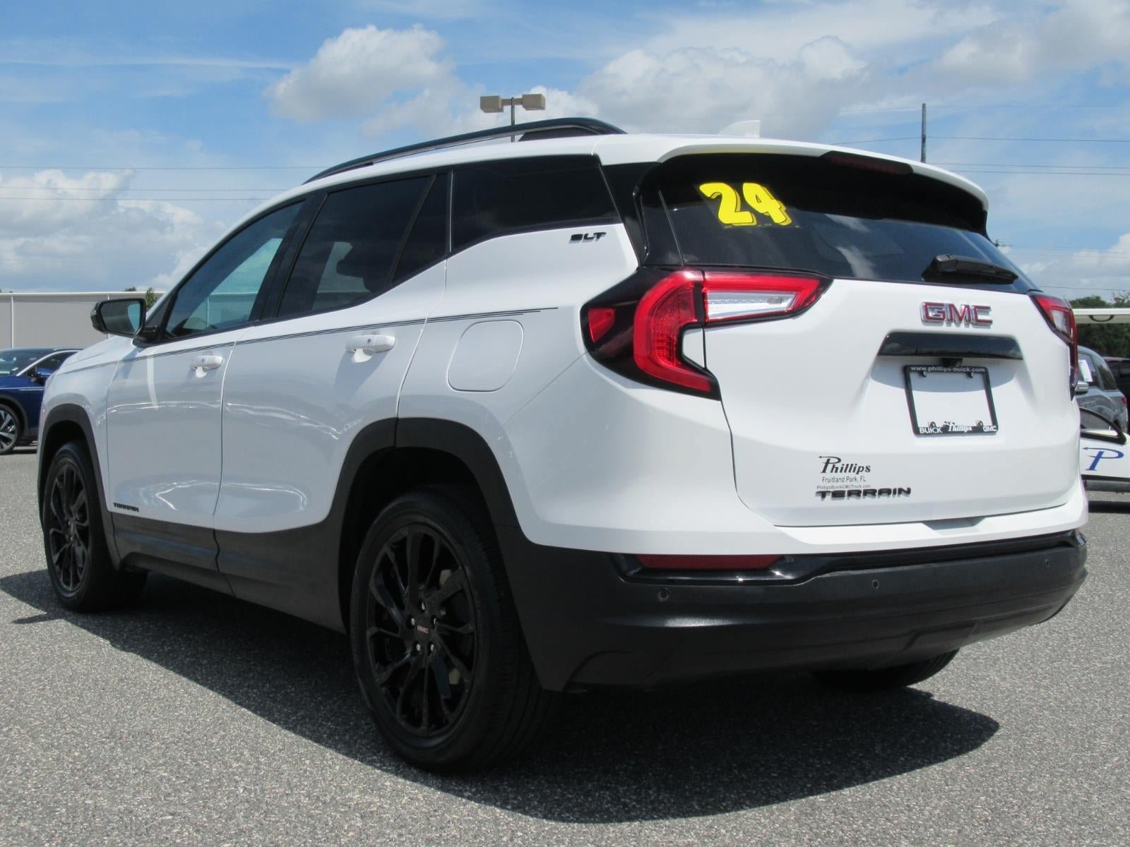 Used 2024 GMC Terrain SLT w/ Tech Package FWD image 5