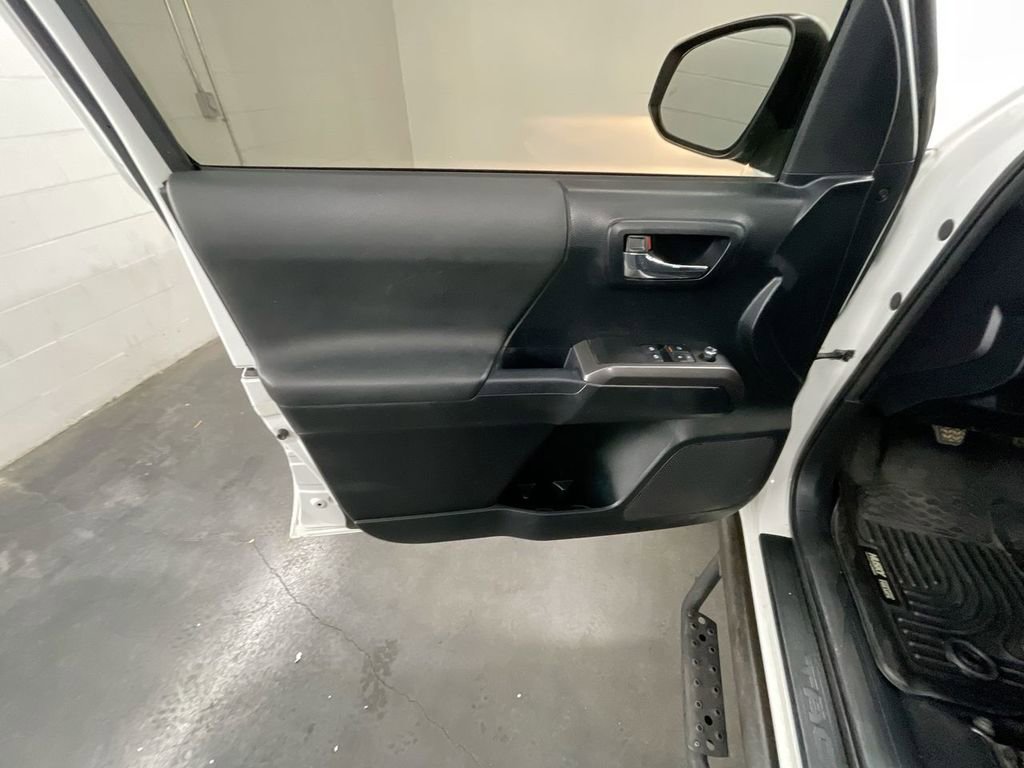 Used 2016 Toyota Tacoma TRD Sport image 20