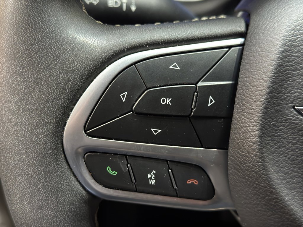 Used 2024 Chrysler Pacifica Touring-L image 26