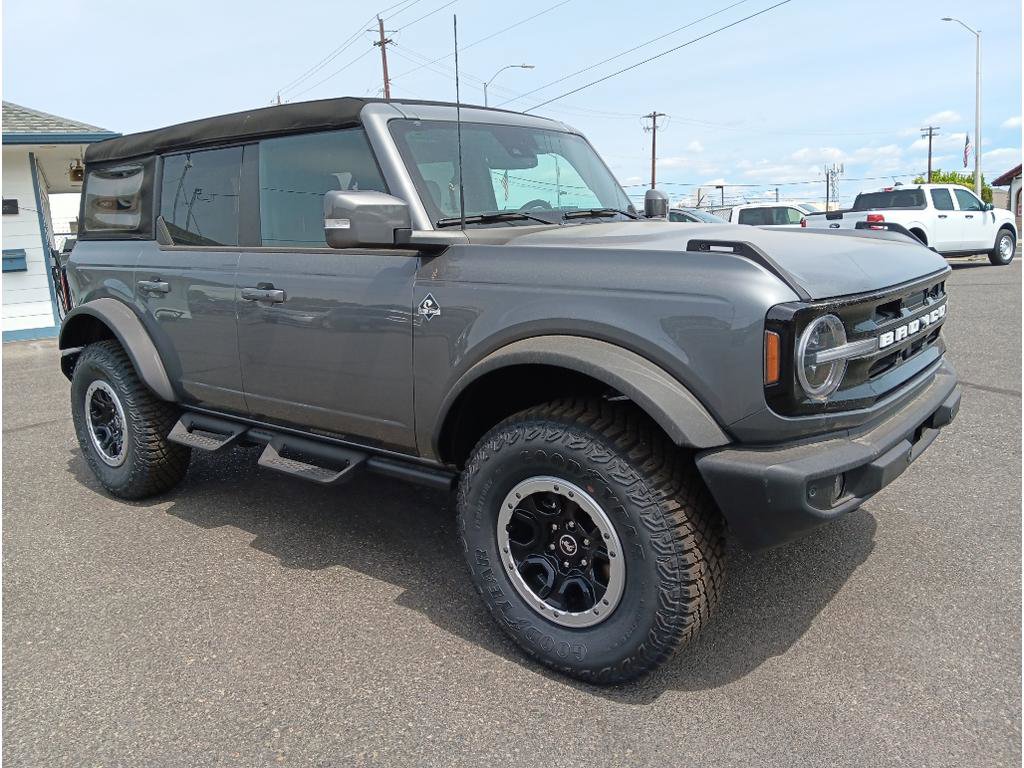 New 2024 Ford Bronco Outer Banks w/ Sasquatch Package