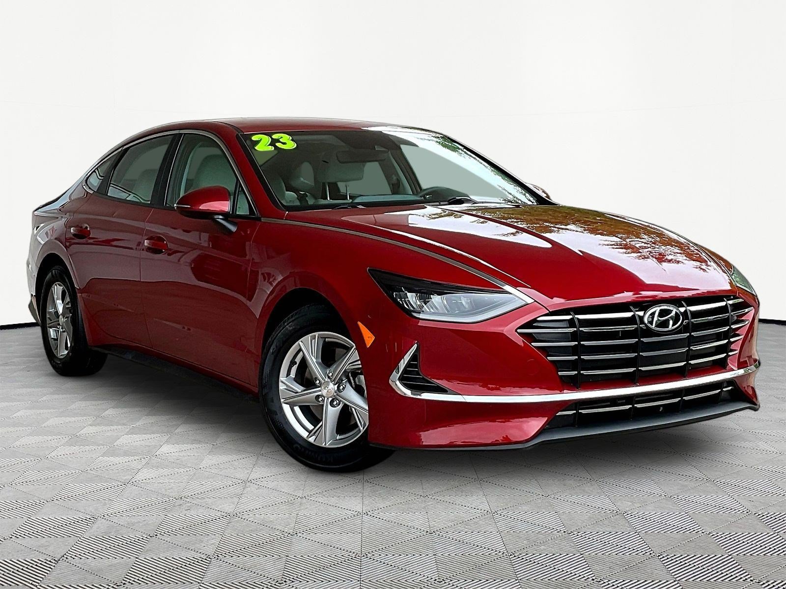 Used 2023 Hyundai Sonata SE w/ Cargo Package FWD image 3