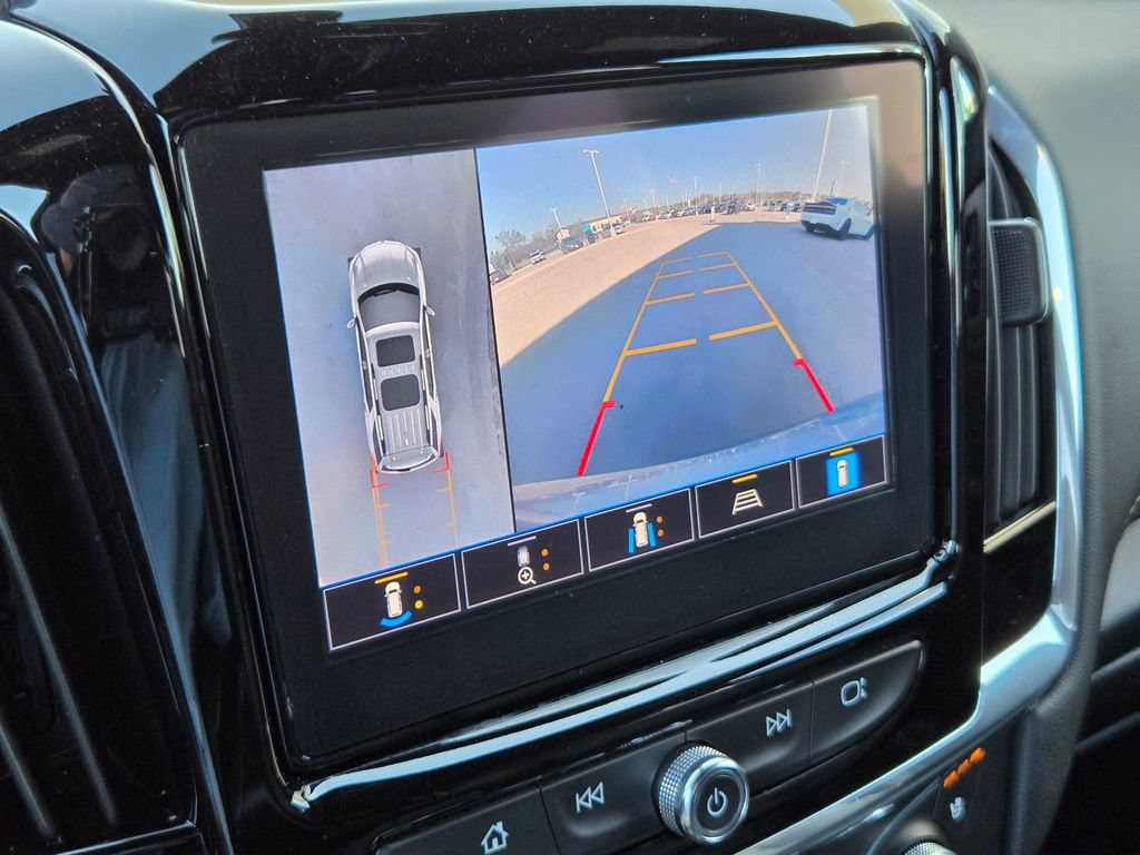 Used 2023 Chevrolet Traverse Premier FWD image 36
