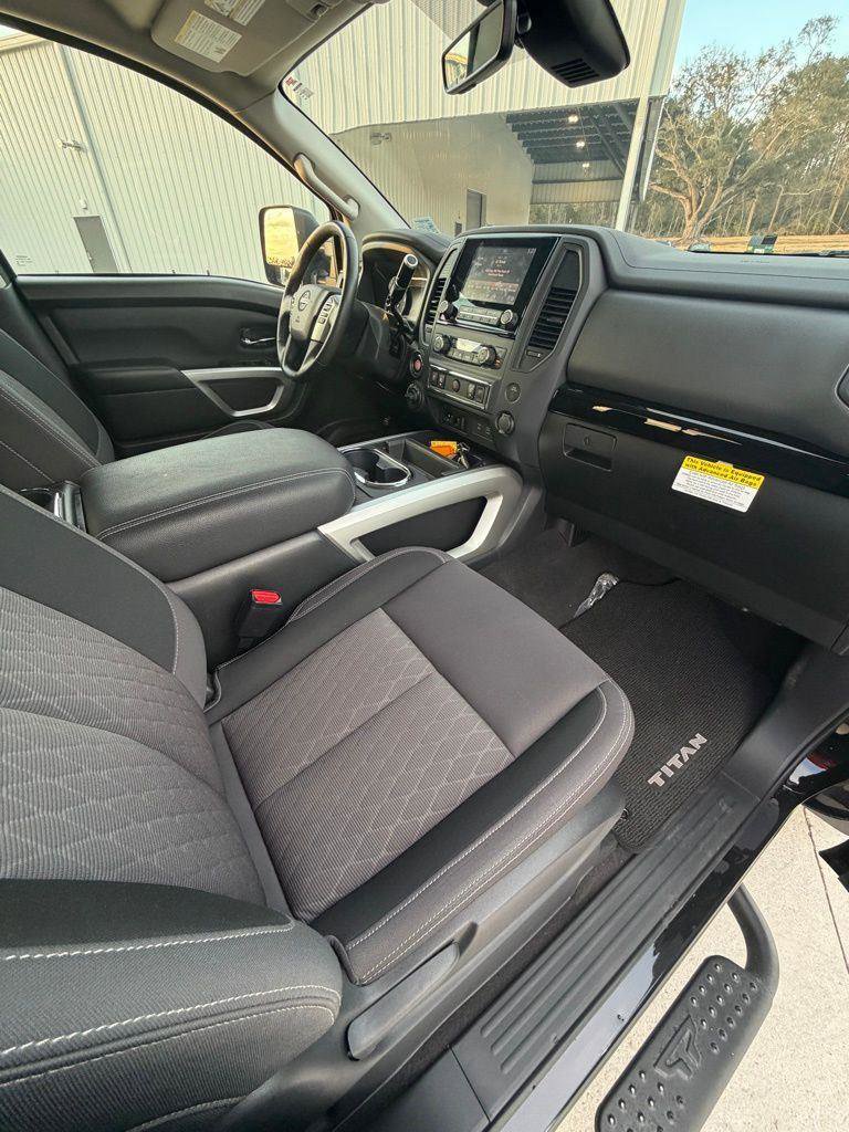 Used 2024 Nissan Titan SV w/ SV Convenience Package image 19