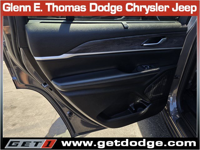 Used 2023 Jeep Grand Cherokee L Limited w/ Luxury Tech Group II AWD/4WD image 28
