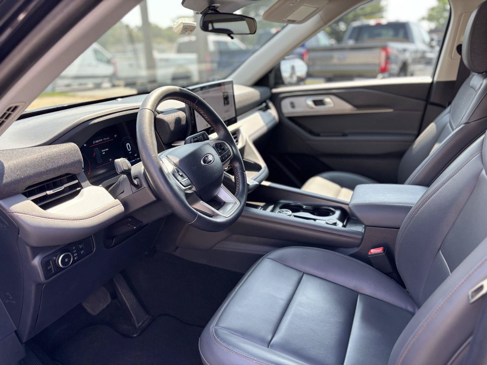 Used 2025 Ford Explorer Active w/ Active Comfort Package AWD/4WD image 8