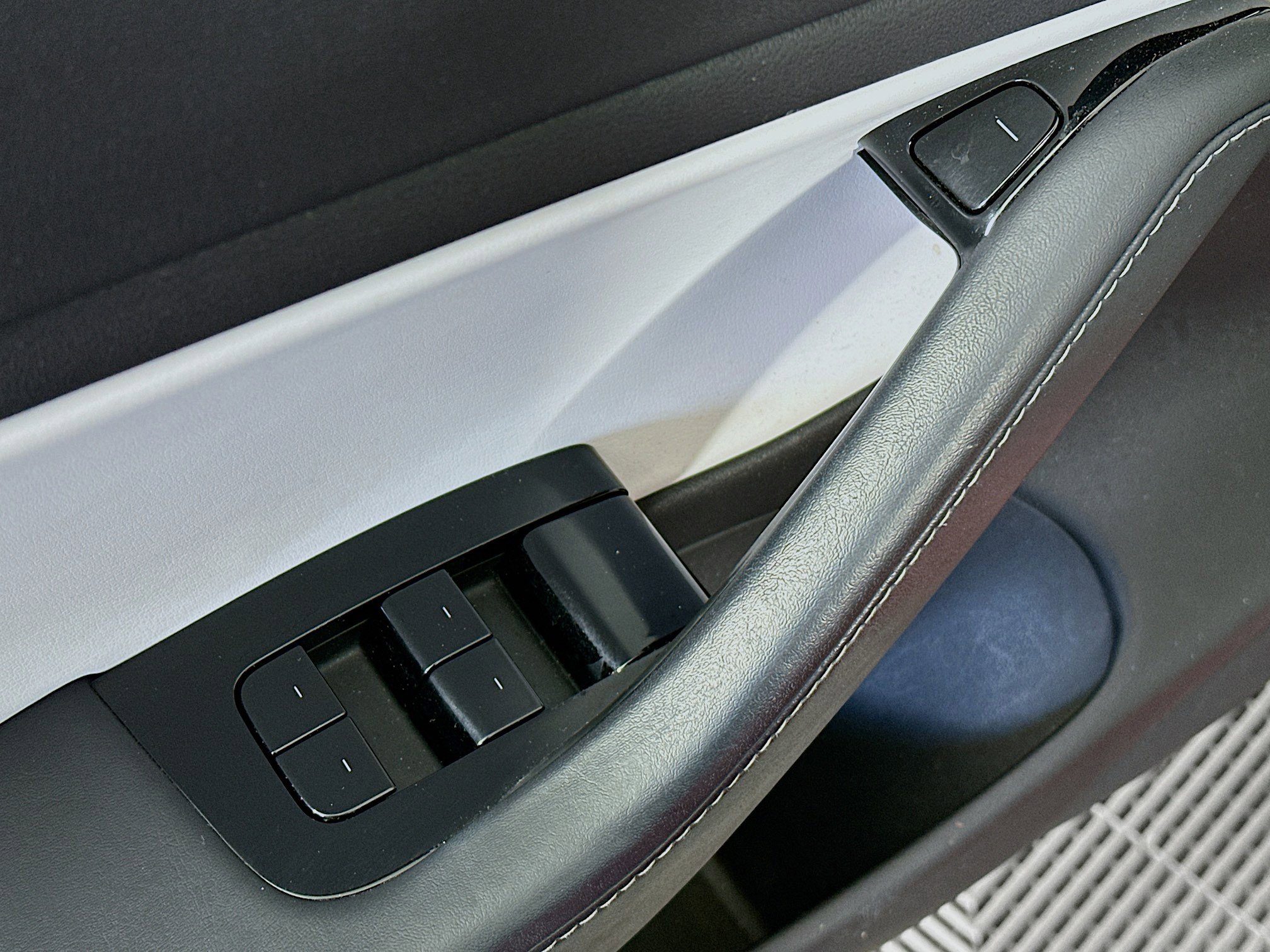 Used 2018 Tesla Model 3 Mid Range image 15