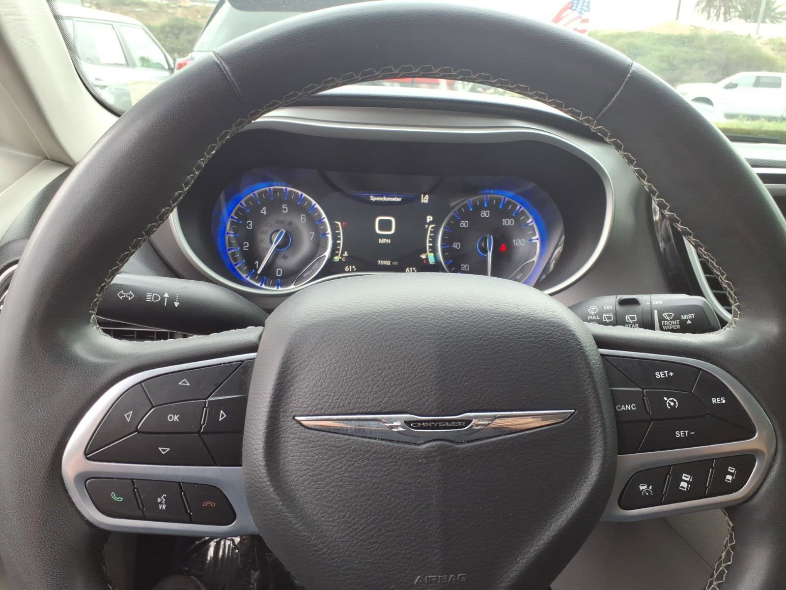 Used 2022 Chrysler Pacifica Touring-L image 17