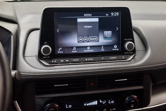 Used 2025 Nissan Rogue SV FWD image 17