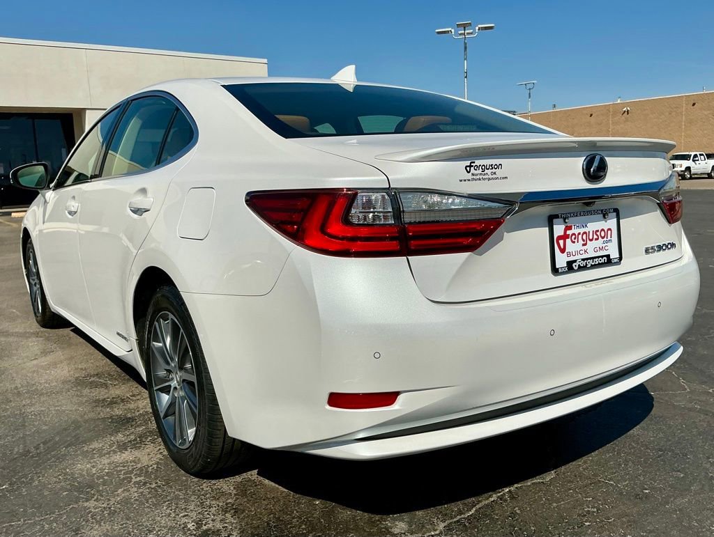 Used 2016 Lexus ES 300h w/ Premium Package w/Wood Trim image 13