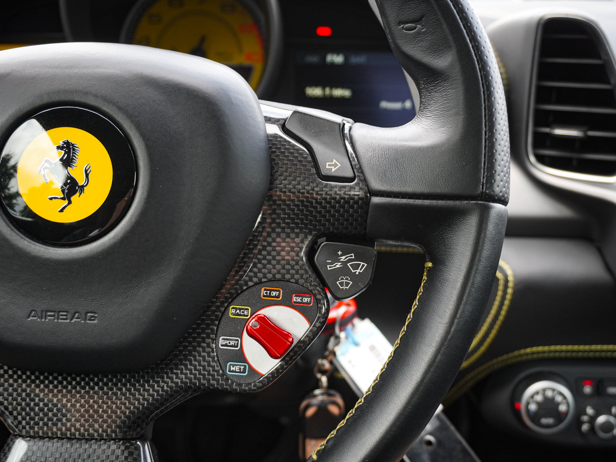 Used 2014 Ferrari 458 Italia Coupe RWD image 25