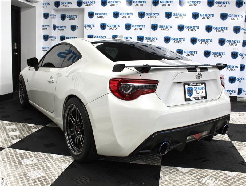 Used 2017 Toyota 86 860 Special Edition RWD image 2