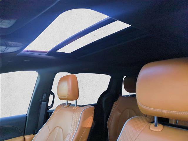 Used 2023 Chrysler Pacifica Pinnacle image 16